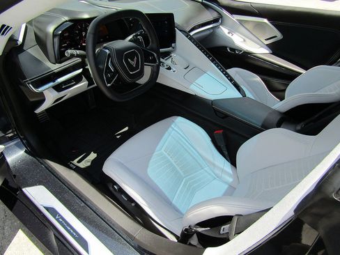 Used 2024 Chevrolet Corvette Stingray Premium Cpe w/ Z51 Performance Package RWD image 10