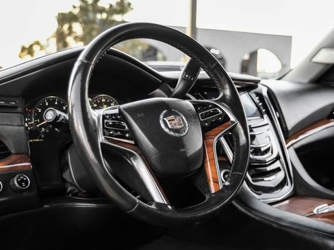 Used 2015 Cadillac Escalade Luxury image 14