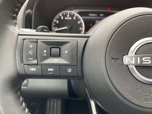 Used 2025 Nissan Pathfinder SV AWD/4WD image 23