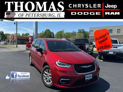 Used 2025 Chrysler Pacifica Select