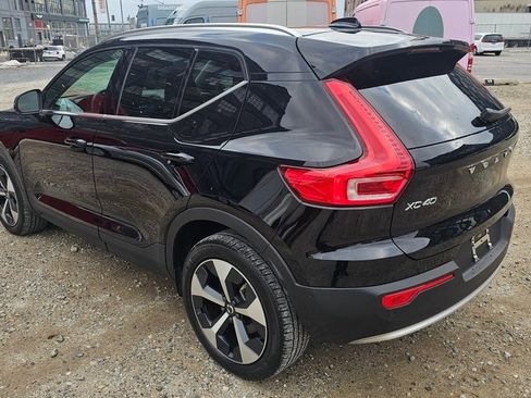 Certified 2025 Volvo XC40 B5 Plus image 2