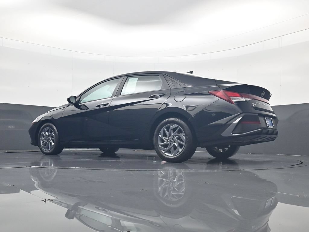 Certified 2024 Hyundai Elantra SEL FWD image 28