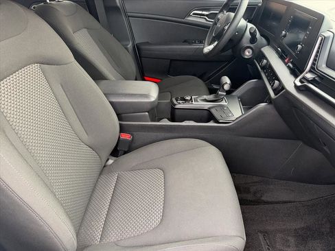 Used 2024 Kia Sportage LX image 18