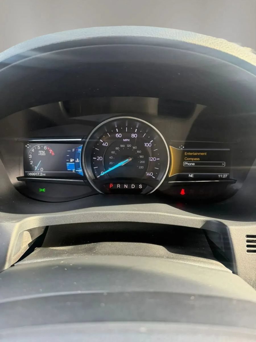 Used 2018 Ford Explorer XLT w/ Equipment Group 202A AWD/4WD image 13