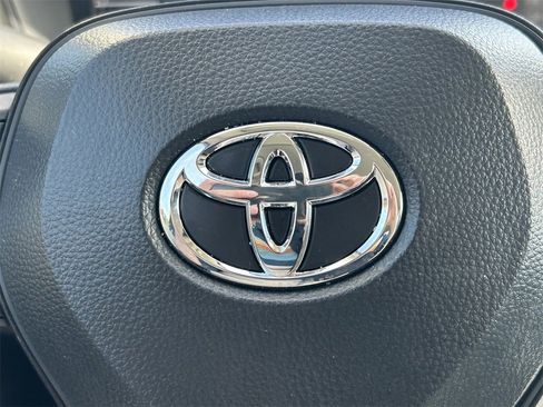 Used 2025 Toyota Corolla LE image 31
