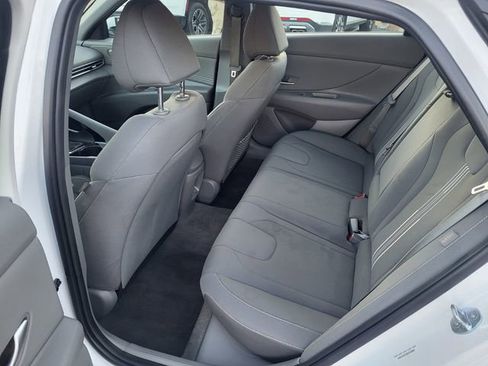 Used 2025 Hyundai Elantra SEL image 14