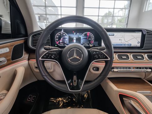 Certified 2025 Mercedes-Benz GLE 450e 4MATIC w/ Driver Assistance Package image 8