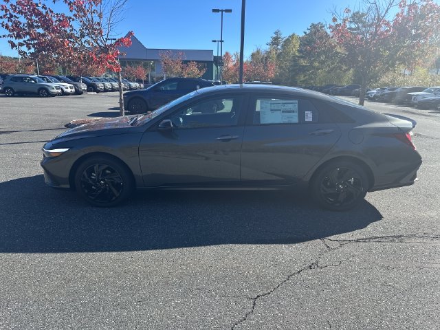 New 2026 Hyundai Elantra SEL Sport FWD image 2