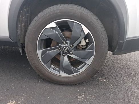 Used 2025 Nissan Rogue SV image 8