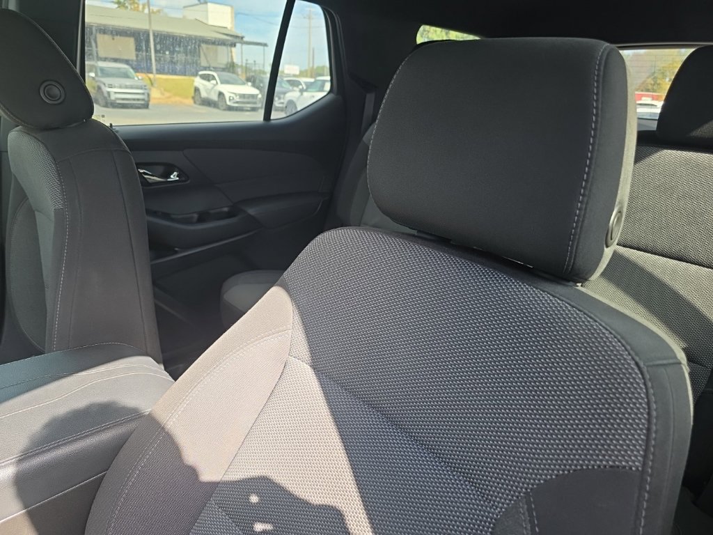Used 2023 Chevrolet Traverse LT FWD image 5