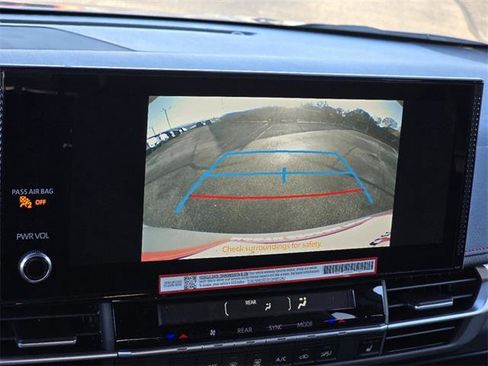 Used 2025 Toyota Sienna XSE image 23