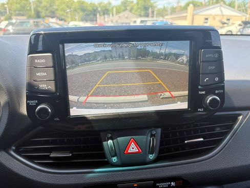 Used 2019 Hyundai Elantra GT FWD image 9