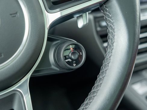 Certified 2021 Porsche Macan image 28