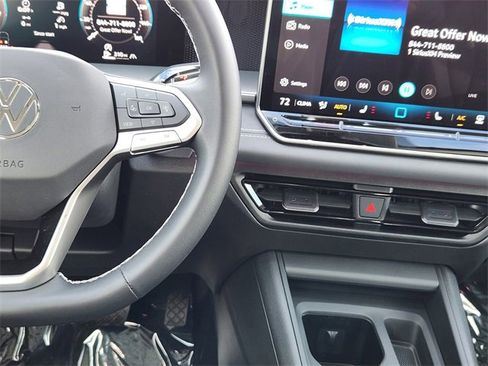 New 2026 Volkswagen Tiguan SE image 27
