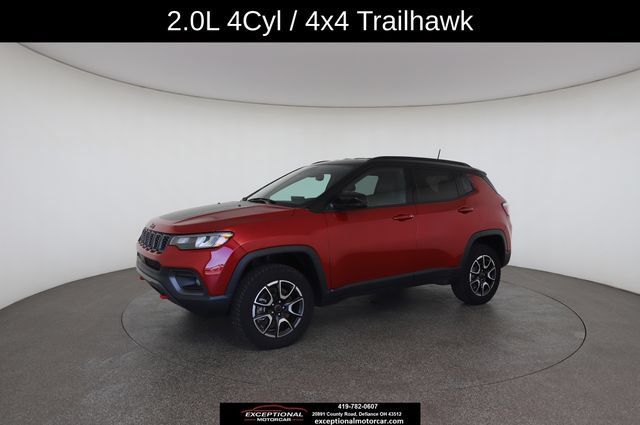 Used 2025 Jeep Compass Trailhawk AWD/4WD image 4