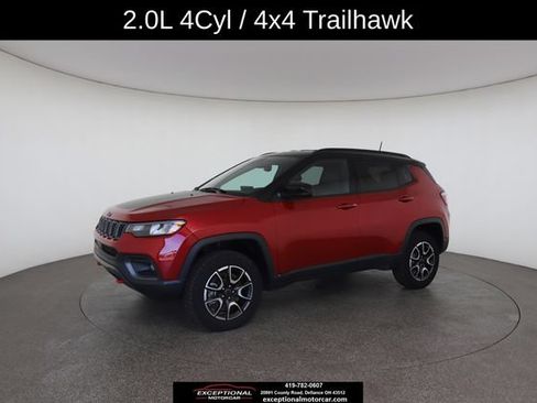 Used 2025 Jeep Compass Trailhawk AWD/4WD image 4