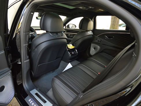 Used 2022 Bentley Flying Spur V8 image 64