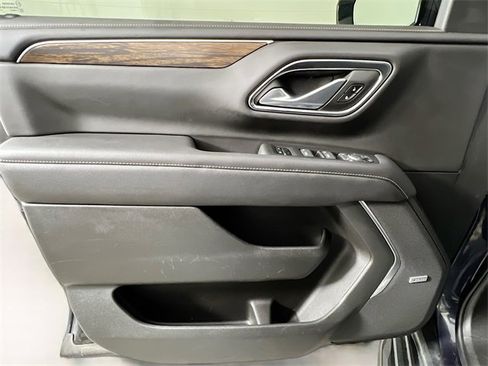 Used 2022 Chevrolet Suburban Premier image 32