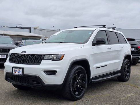 Used 2019 Jeep Grand Cherokee Laredo AWD/4WD image 4