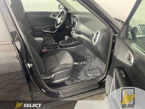Used 2025 Kia Soul LX FWD image 13