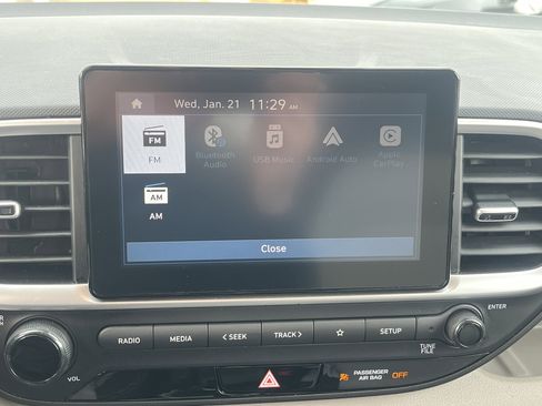 Used 2023 Hyundai Venue SEL image 28