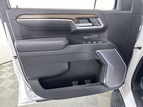 Used 2025 Chevrolet Silverado 1500 High Country w/ High Country Premium Package RWD image 23