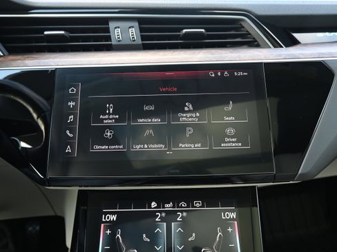Used 2019 Audi e-tron Premium Plus image 53
