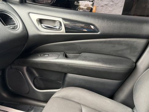 Used 2020 Nissan Pathfinder S AWD/4WD image 31