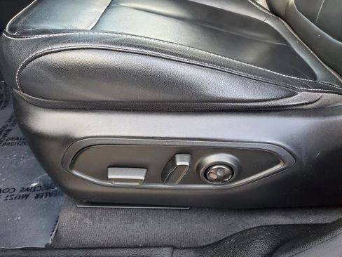 Used 2023 Jeep Grand Cherokee L Limited w/ Black Appearance Package image 7