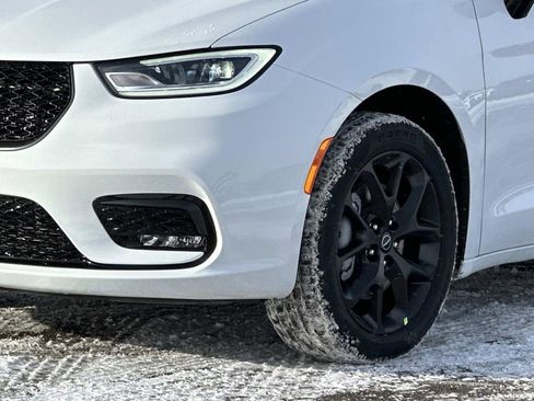 New 2026 Chrysler Pacifica Limited w/ S Appearance Package image 7