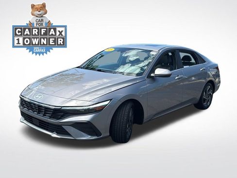 Used 2025 Hyundai Elantra SEL FWD image 3