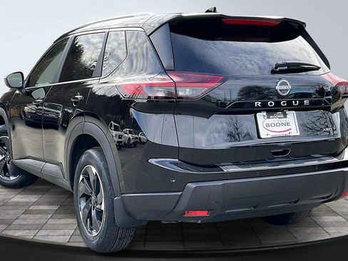 New 2026 Nissan Rogue SV w/ SV Premium Package AWD/4WD image 4