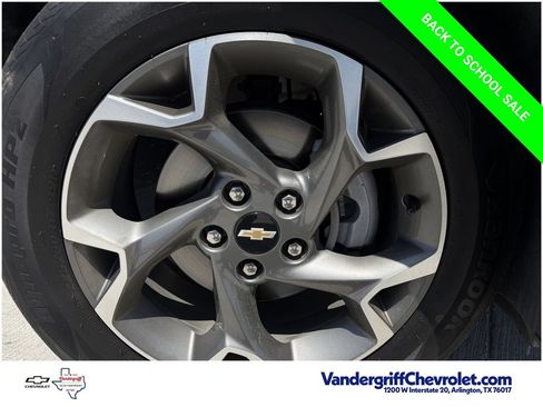 Used 2025 Chevrolet Trax LT w/ LT Convenience Package FWD image 9