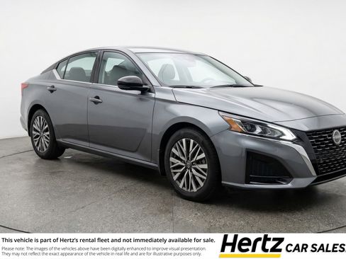 Used 2025 Nissan Altima 2.5 SV image 1