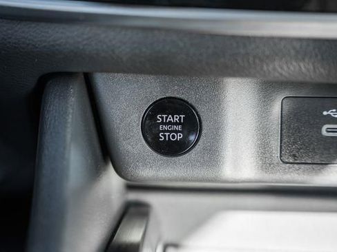 Used 2025 Nissan Rogue S image 22