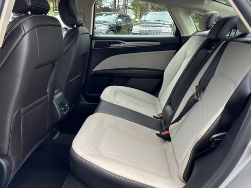 Used 2019 Ford Fusion SE w/ Equipment Group 151A image 10