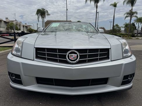 Used 2009 Cadillac XLR RWD image 16