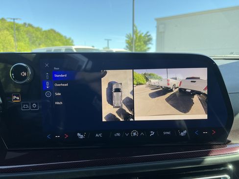 New 2026 Chevrolet Traverse Z71 w/ Enhanced Driving Package AWD/4WD image 26