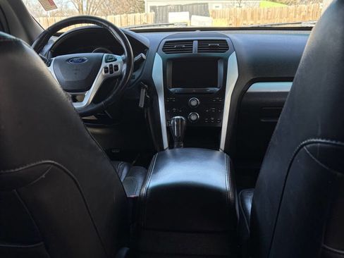 Used 2013 Ford Explorer XLT image 9