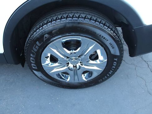 Used 2013 Toyota RAV4 LE AWD/4WD image 12