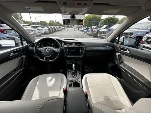 Used 2018 Volkswagen Tiguan SEL AWD/4WD image 3