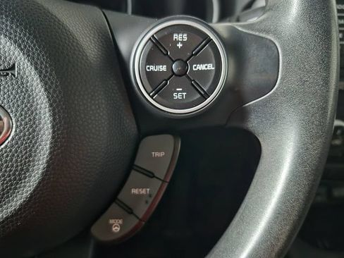 Used 2014 Kia Soul FWD image 19