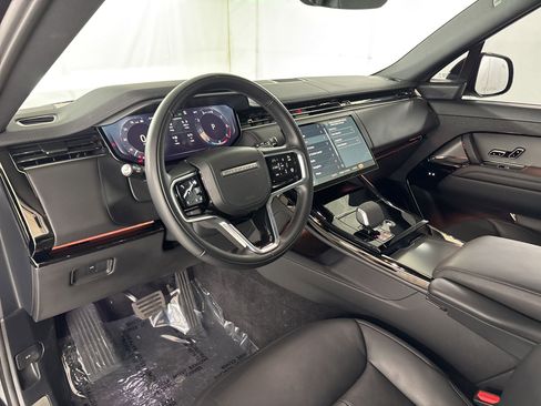 Used 2024 Land Rover Range Rover Sport SE image 4