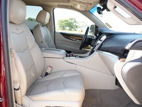 Used 2018 Cadillac Escalade Luxury AWD/4WD image 18