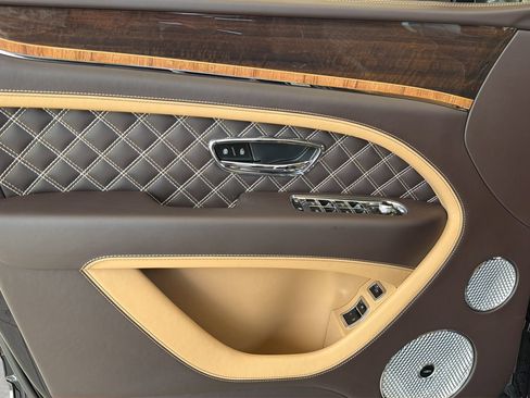 Certified 2023 Bentley Bentayga AWD/4WD image 12