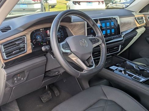 Used 2025 Volkswagen Atlas SE image 14