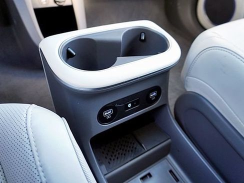 Certified 2024 Hyundai Ioniq 5 Limited RWD image 30
