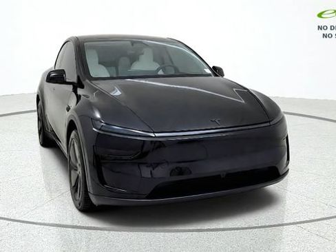 Used 2026 Tesla Model Y 2WD image 2