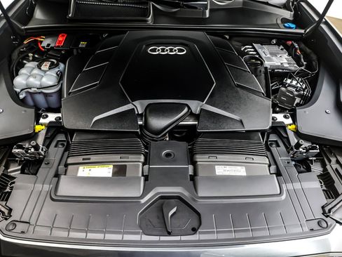 Used 2023 Audi Q8 Premium Plus image 12