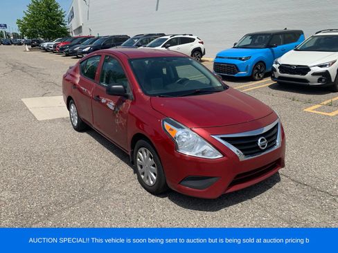 Used 2015 Nissan Versa S Plus FWD image 2